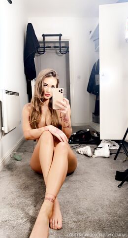 Rebecca Roze (itsamarafox)