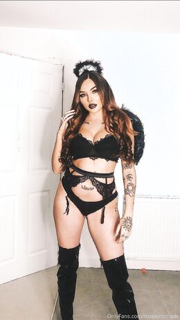 Rebecca Roze (itsamarafox)