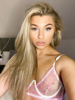 Ellie May (ellalxox)