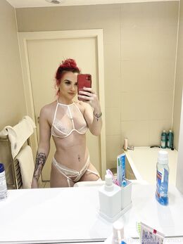 Lacey Amour