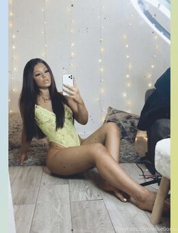 Elise Clayton (elisefionxx)