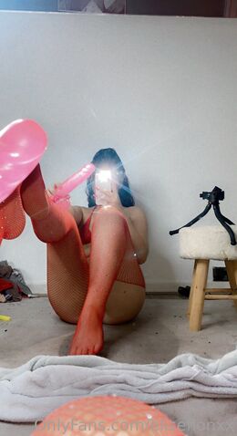 Elise Clayton (elisefionxx)